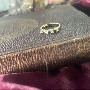 Elegant vintage dark green gemstone Ring